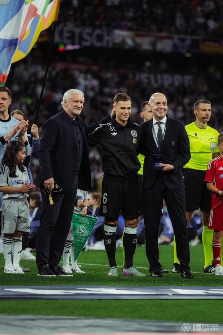 德国足协授予拜仁慕尼黑荣誉奖项，认可表现