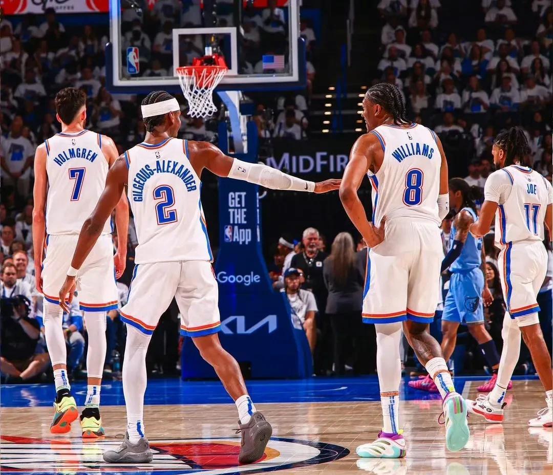 关于掘金横扫雷霆，克莱统治全场的信息