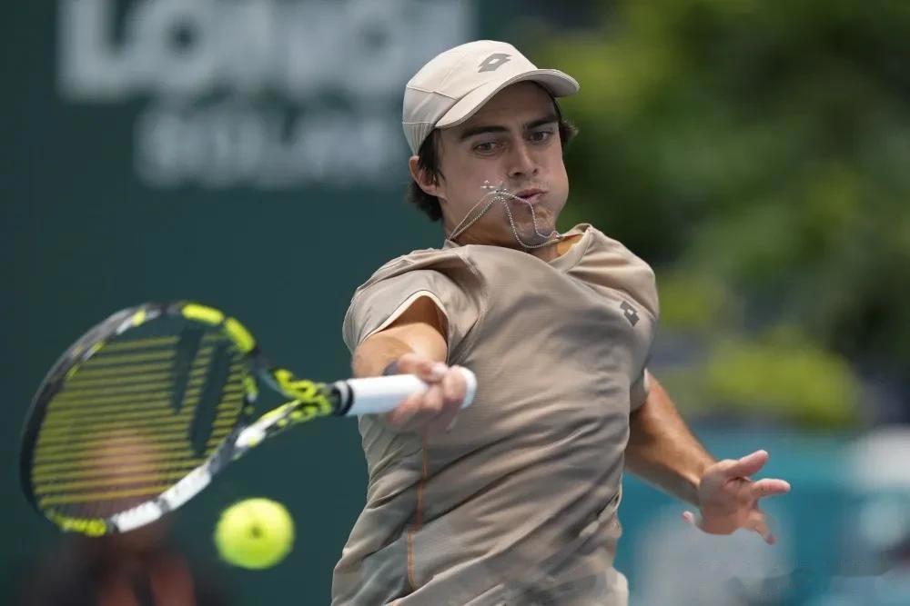 西班牙网球队完胜日本网球队，兹维列夫送出助攻的简单介绍