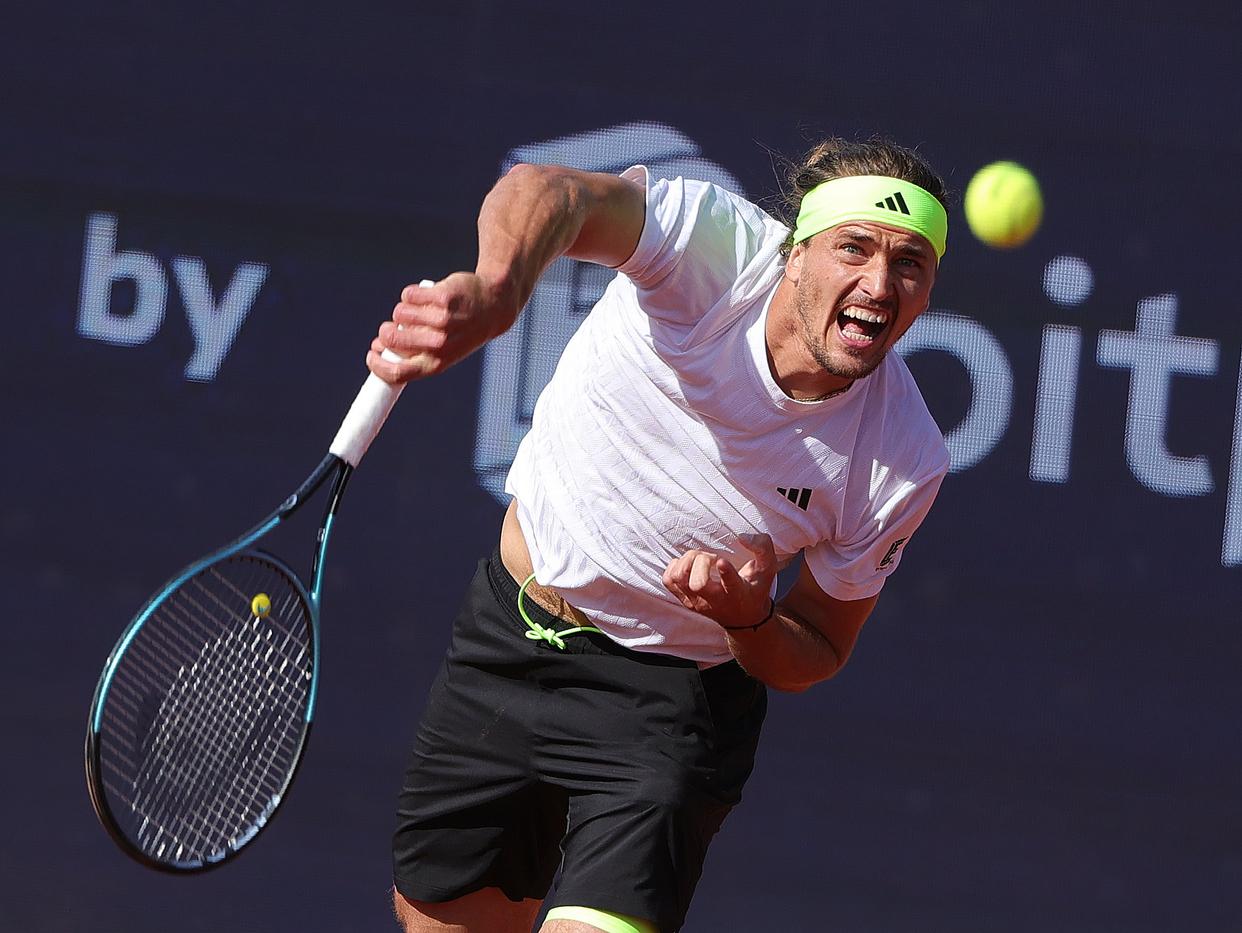 西班牙网球队完胜日本网球队，兹维列夫送出助攻的简单介绍