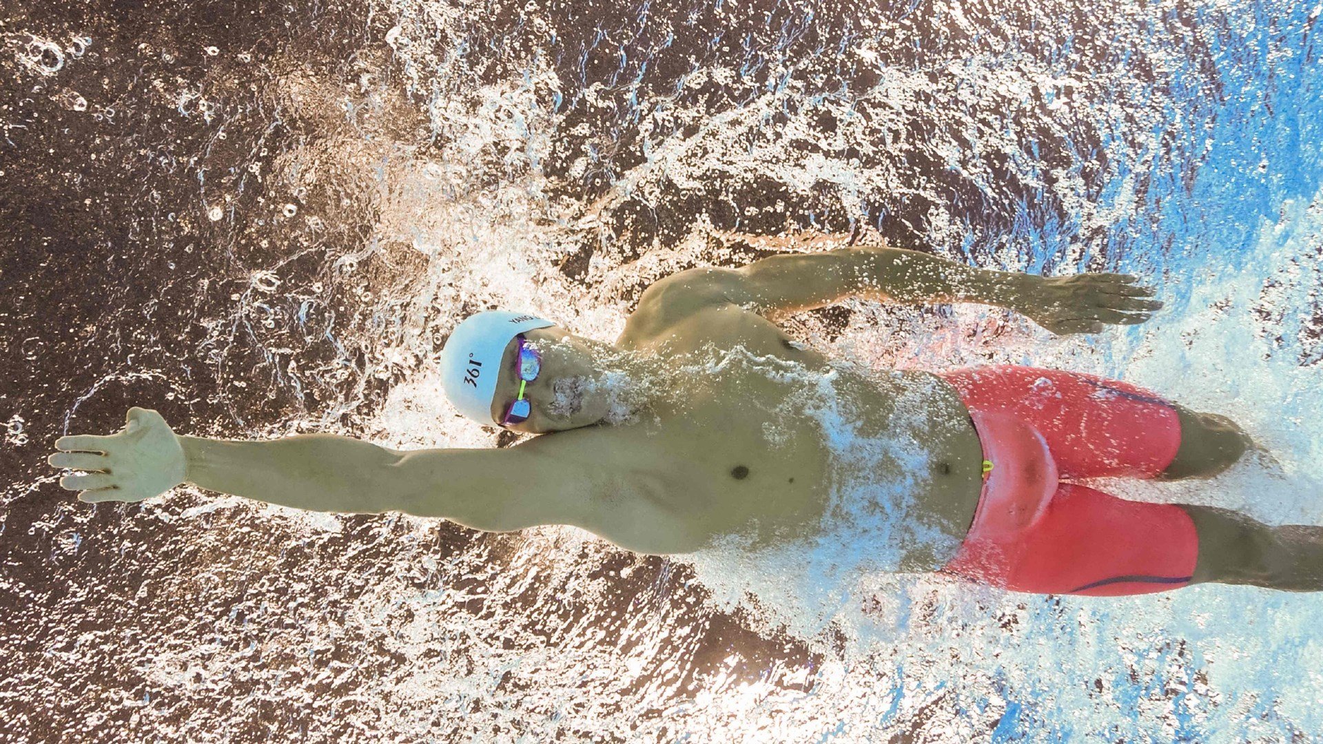 当北京队用战术精密接管比赛，詹姆斯在赛道上重新定义接管