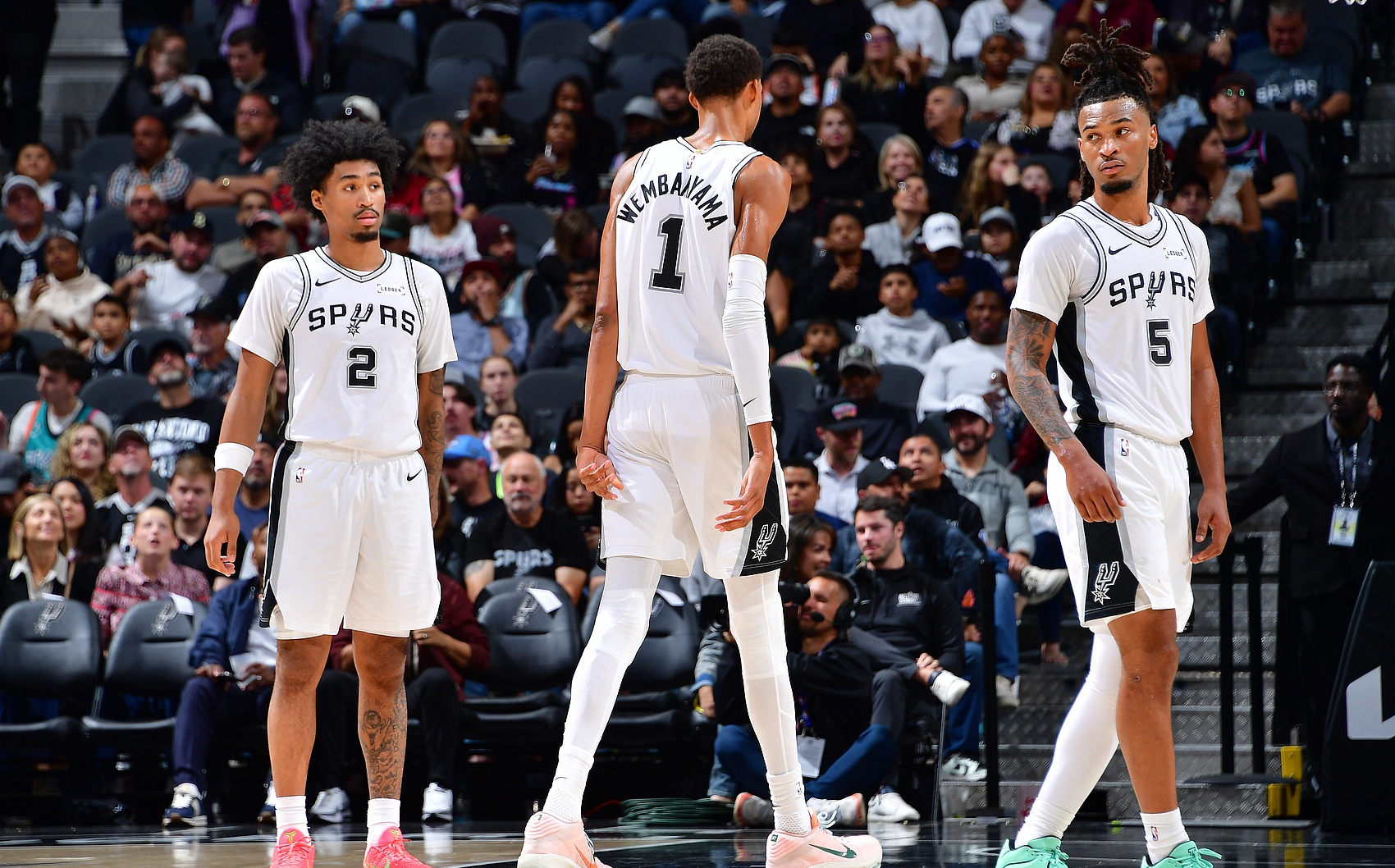 F1年度争冠之夜，文班亚马展现巨星价值