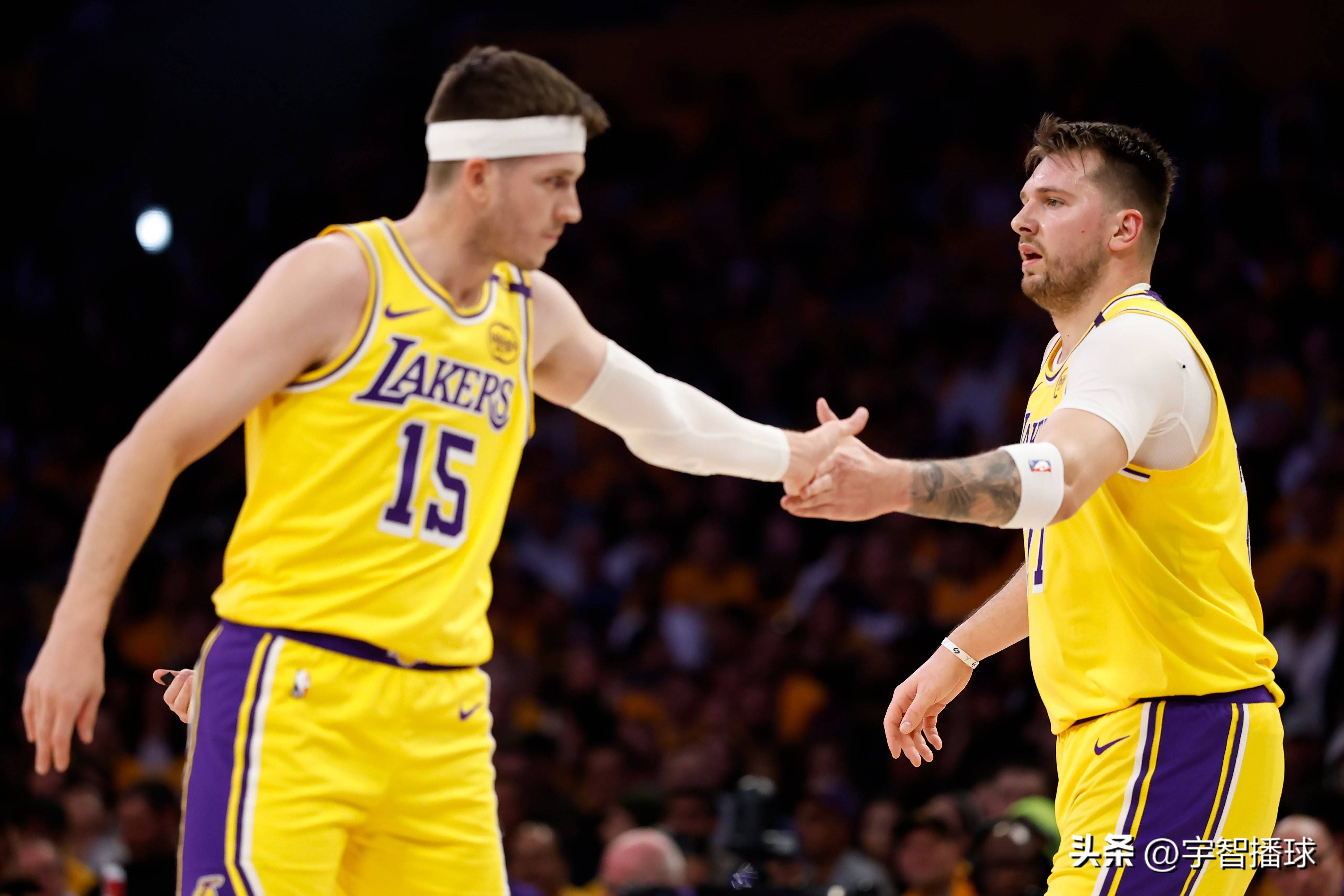 F1街道赛之夜，东契奇连续得分拉开差距